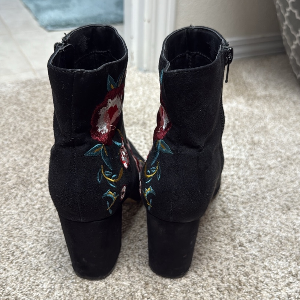 Boots - Picture 4 of 6